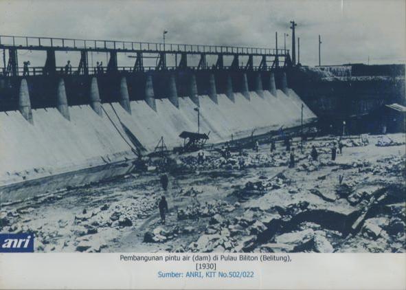 pembangunan pintu air (dam) di Pulau Biliton (Belitung), Tahun 1930
