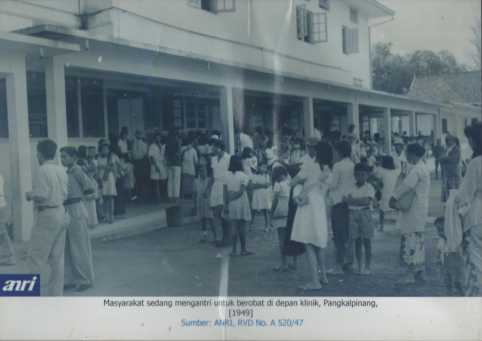 Antrian Masyarakat di Klinik Pangkalpinang, Tahun 1949