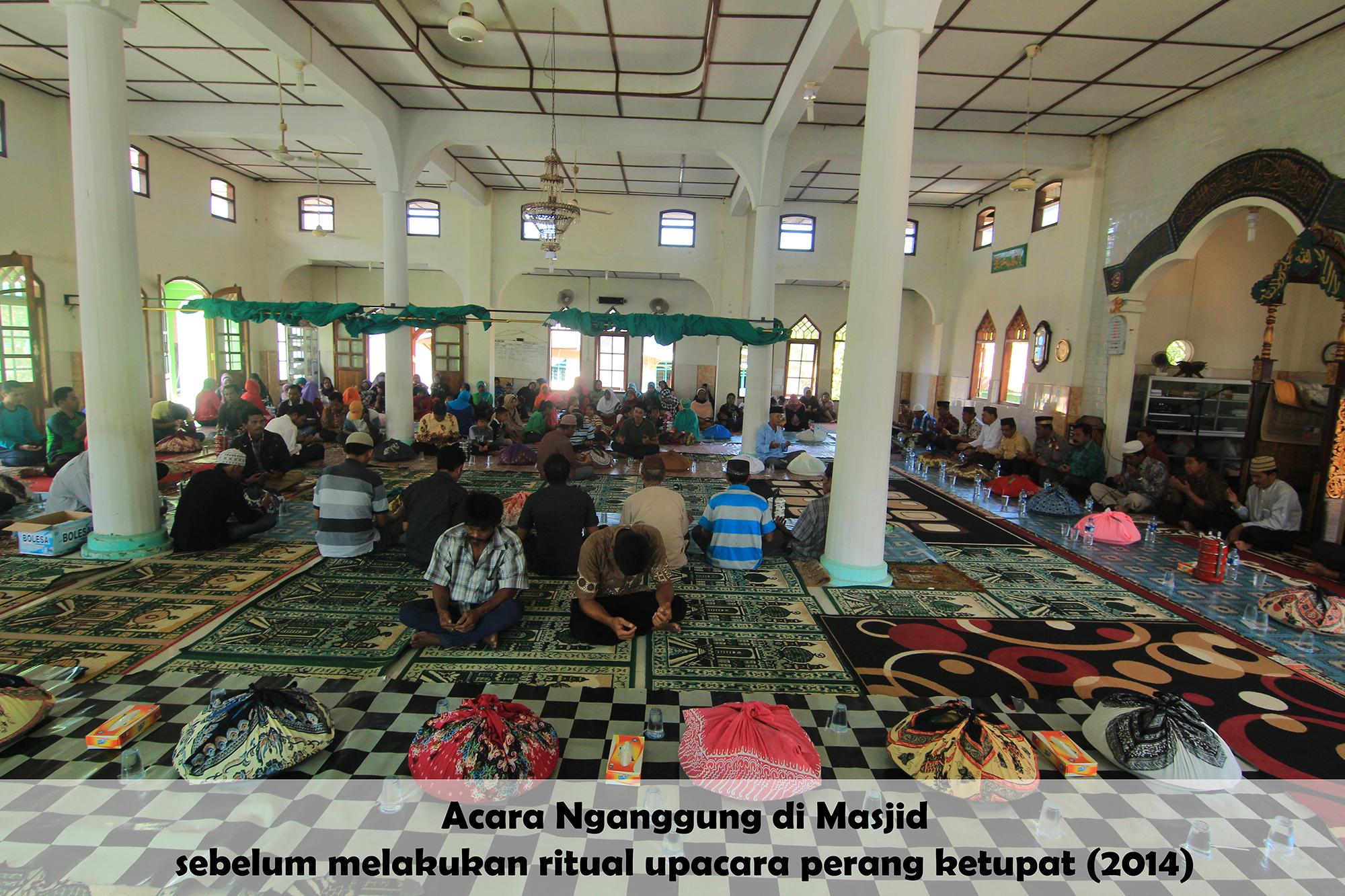 TRADISI PERANG KETUPAT DI DESA TEMPILANG, BANGKA BARAT, TAHUN 2014