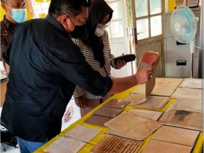 Upaya Pemenuhan Kebutuhan Informasi bagi Pemustaka Melalui Penelusuran Naskah Kuno