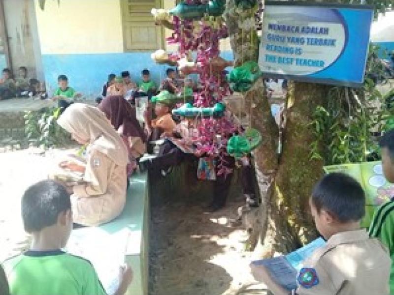 THE IMPLEMENTATION OF MOBILE LIBRARY SERVICE  IN THE AGENCY OF ARCHIVE AND LIBRARY OF BANGKA BELITUNG PROVINCE ON APRIL, 2019
