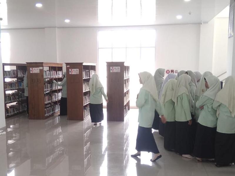 Puluhan Santri Hidayatussalikin Pangkalpinang Habiskan Waktu 3 Jam Belajar di Perpustakaan Provinsi 
