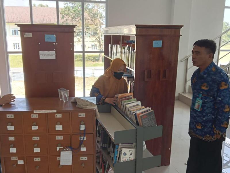 Kepala DKPUS Pimpin Langsung Pindahan Layanan Perpusprov Babel