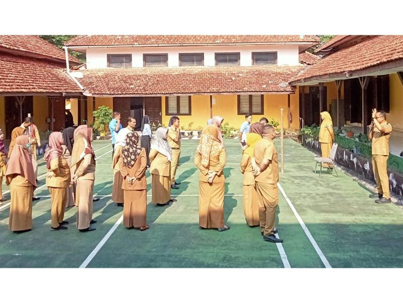 Sekdis Yopi Ingatkan Pegawai DKPUS Tingkatkan Disiplin