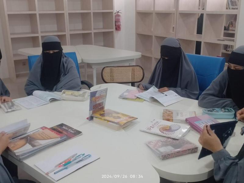 Giliran Siswi SMP IT Al Qudwah Jadikan Perpusprov Tempat Belajar