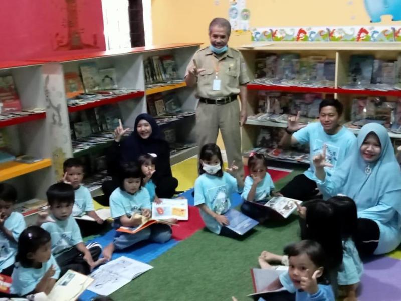 Anak-anak Rumah Belajar Aisyah Diperkenalkan  dengan Perpusprov