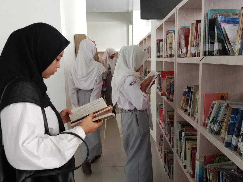 Siswa-siswi SMAN 2 Sungailiat Mengaku Betah saat di Perpusprov Babel