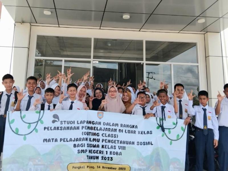 58 Siswa SMPN 1 Koba Outing Class ke Perpusprov Babel