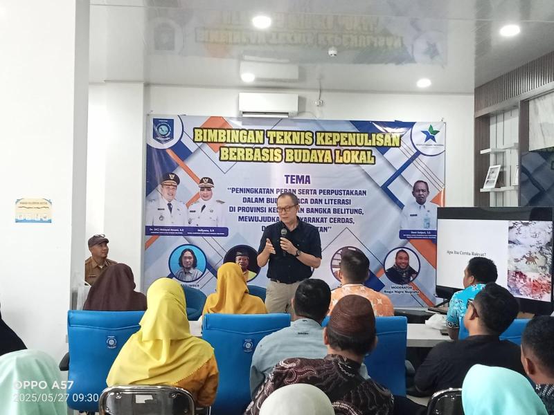 Sebelum Praktik Menulis, Peserta Bimtek Kepenulisan Berbasis Budaya Lokal Dibekali Materi “Tantangan Penulisan Cerita Rakyat”