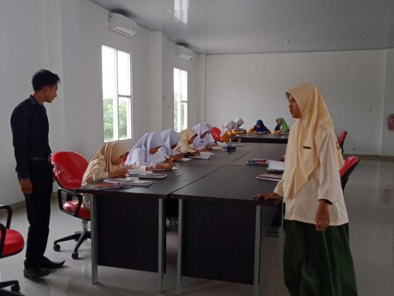 Puluhan Santri MTs Hidatussalikin hampir Setengah Hari Belajar di GLP Babel 