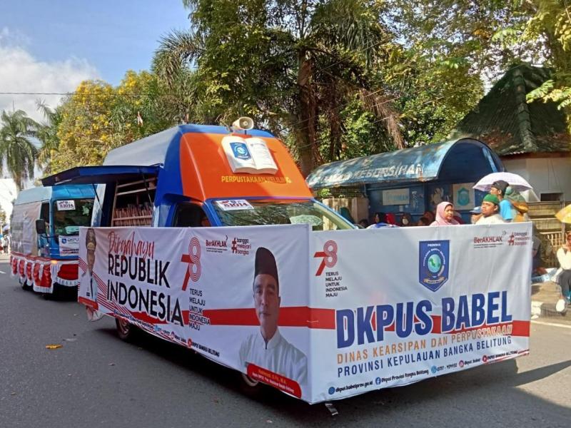 Pawai Kendaraan Hias HUT Ke-78 RI, DKPUS Babel Sosialisasikan Mobil Pusling dan Arsip Keliling ke Masyarakat