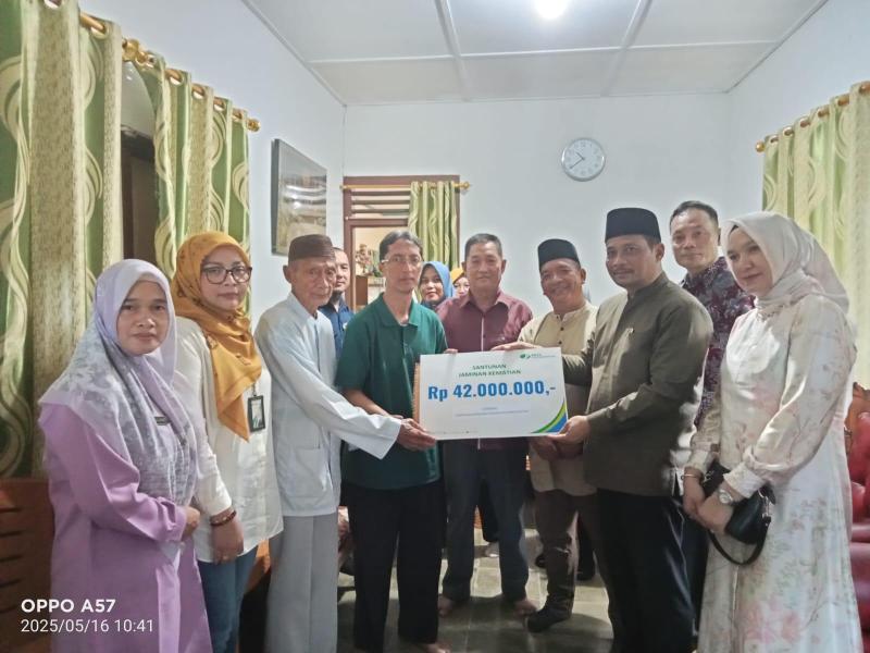 Keluarga Alm Kurniati Terima Santunan Rp50 Juta dari ASN Peduli, KORPRI hingga BPJS TK, Diserahkan Pj Sekda Fery