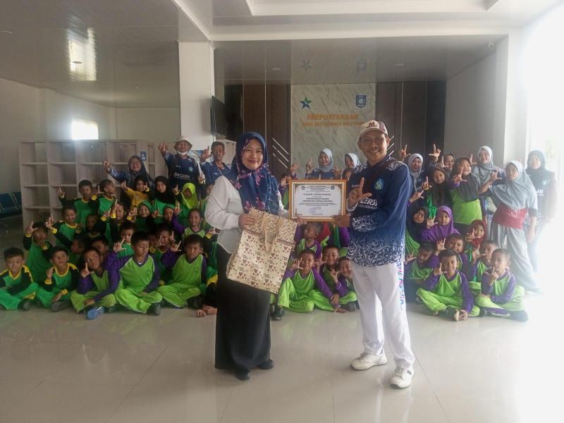 61 Siswa SDN 6 Mendo Barat Field Trip ke Perpuprov Babel