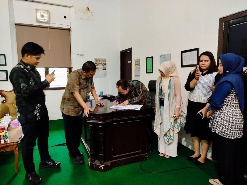 Plt. Kepala DKPUS Bersama Pihak Bank BTN Cabang Pangkalpinang Tandatangani PKS