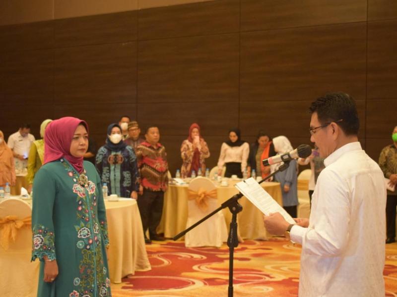 Sekda Naziarto Kukuhkan Sri Rahayu jadi Bunda Literasi Babel 2022-2024