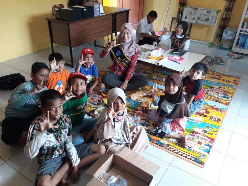 Dongeng Duta Baca Babel Buat Anak-anak Simpang Perlang “Terpana”