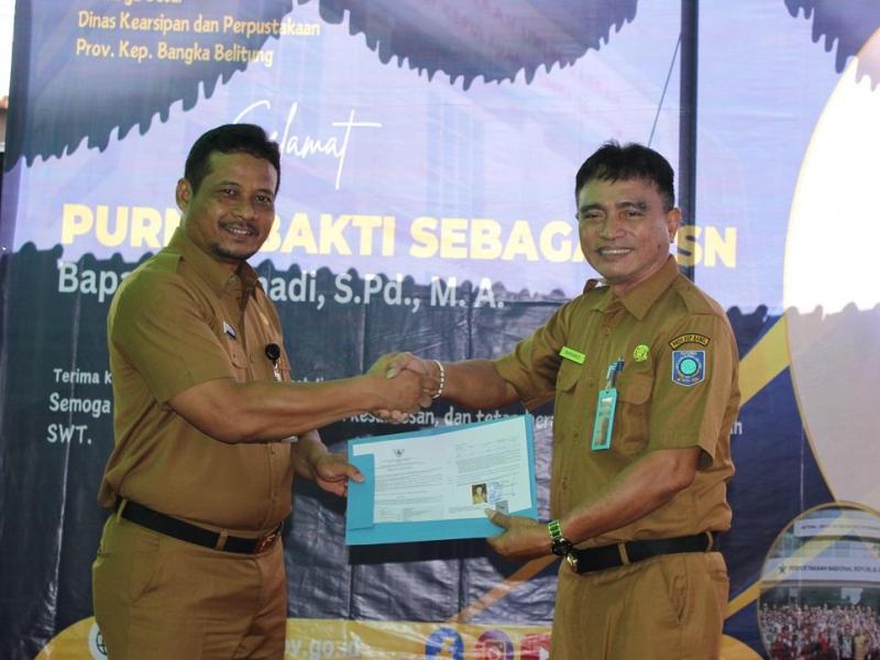 Serahkan SK Pensiun ASN Rakhmadi, Pj. Sekda Babel Sampaikan Hal ini 