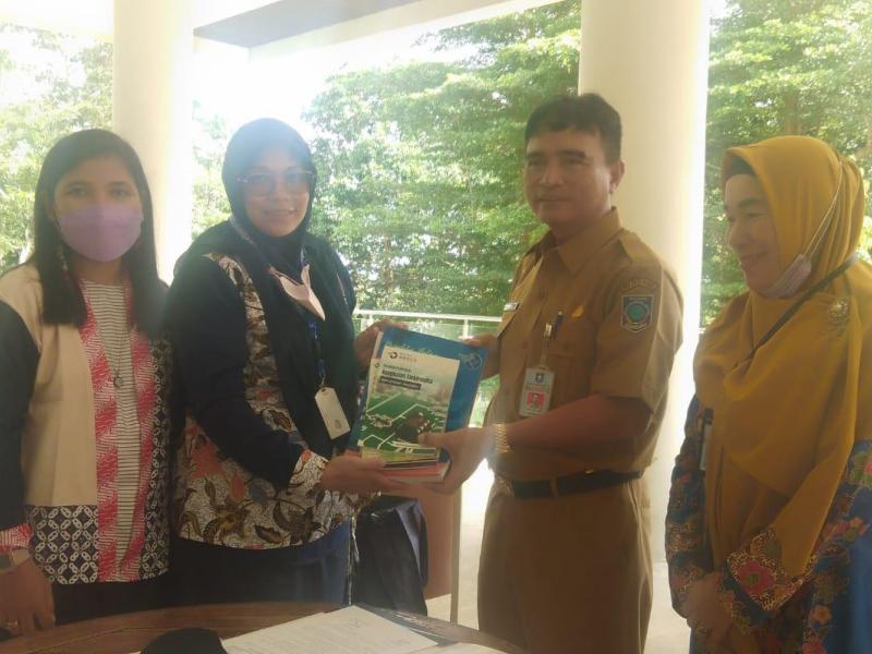 Perpustakaan Provinsi Kembali Terima 12 Judul Buku, Karya Cetak Polmanbabel Press