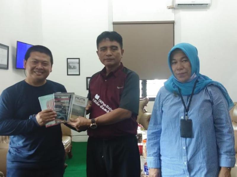 Wakil Rektor UBB Tambah Koleksi Buku Perpusprov, Rakhmadi: Sangat Menginspirasi