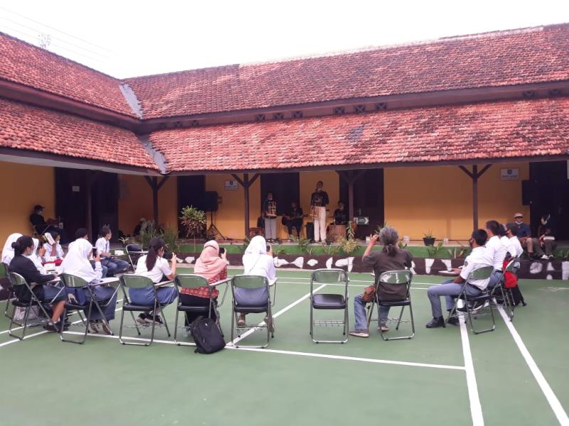 Musikalitas Puisi SMK Negeri 4 Pangkalpinang Ramaikan DKPUS Babel