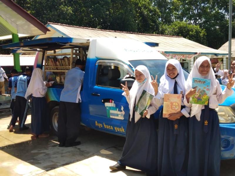 Kunjungan Pusling ke Kundi, DKPUS Babel Bawa 200 Judul Buku