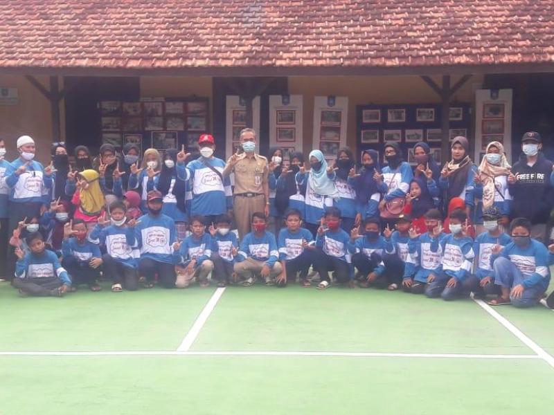 Boyong Puluhan Siswa, Kepsek SDN 17 Desa Kimak “Belajar” Akreditasi ke Perpusprov Babel