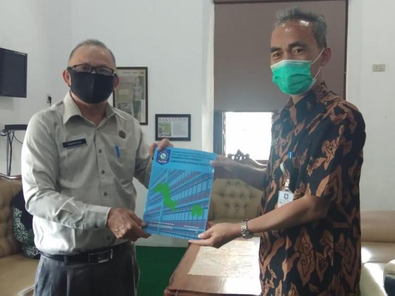 Serahkan LAKE 2020, Asyraf Berharap Kabupaten/Kota Belajar ke Beltim