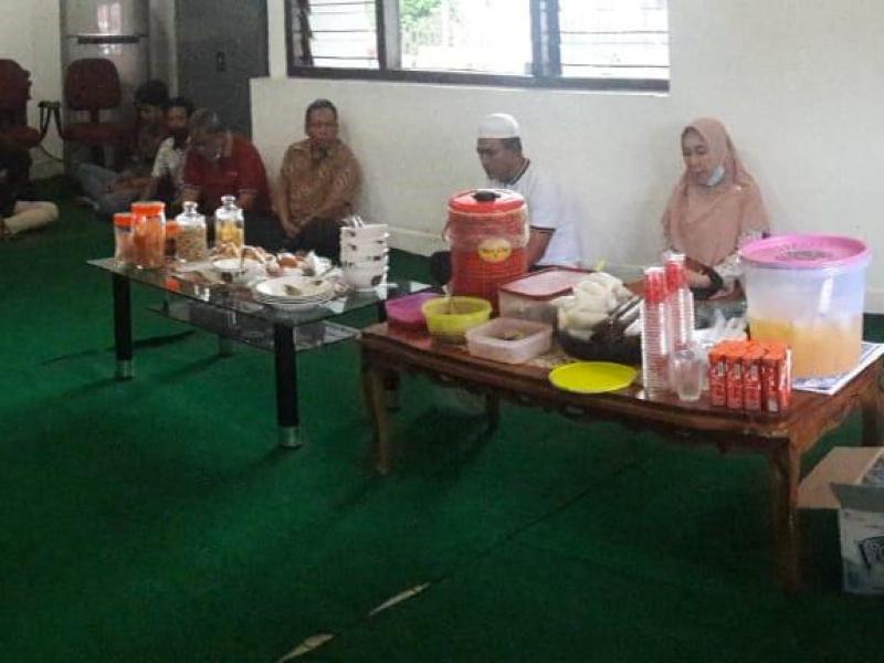 Peringati Nisfu Sya’ban, Kadis DKPUS Babel Doa dan Nganggung Bersama Pegawai 