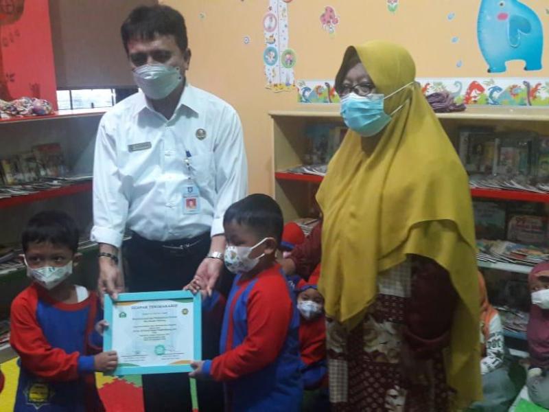 Kepala DKPUS Sambut Hangat Study Tour Literasi Anak-anak PAUD Nurul Haqqi ke Perpusprov