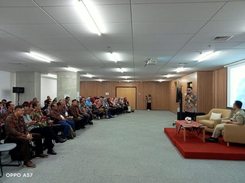 Perpusda Jakarta Suguhi Rombongan DKPUS dan Kepsek SMA/SMK/MA se-Babel “Live Musik di Tengah Rak Buku”