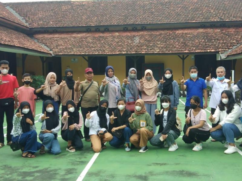 Puluhan Siswa SMPN 4 Mentok Kunjungi Perpusprov Babel