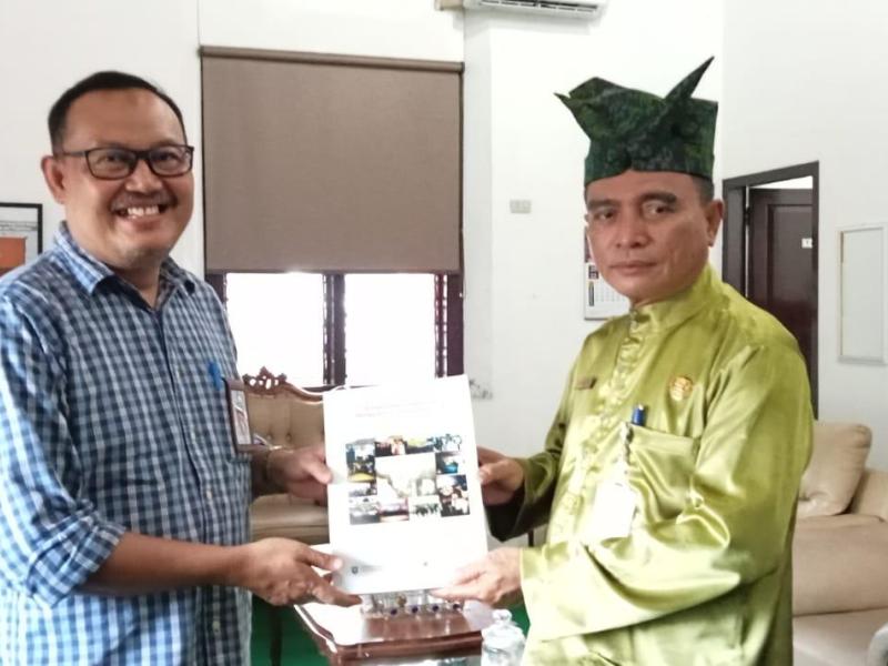 Kepala DPK Belitung Sumbang Buku, Rakhmadi Sebut Perpusprov Masih Butuh Bantuan