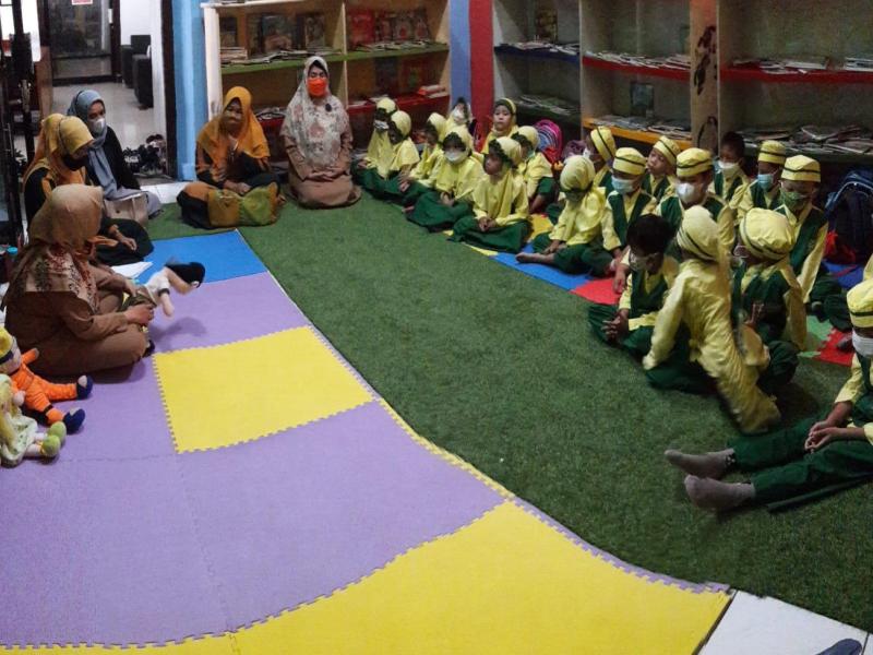 Giliran Anak-anak TK Aisyiyah Dikenalkan dengan Perpustakaan Provinsi 