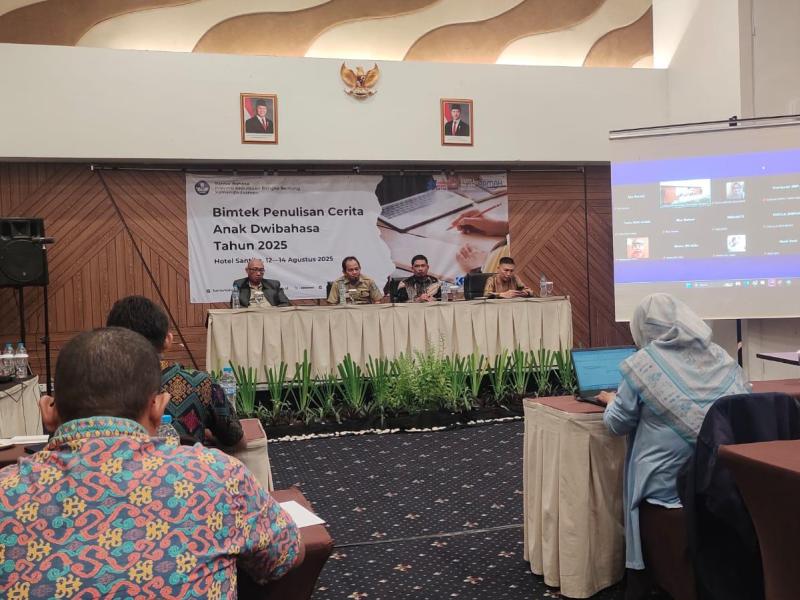 Plt. Kepala DKPUS Membuka Bimtek Penulisan Cerita Anak Dwibahasa Tahun 2025