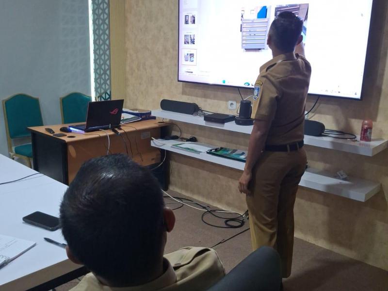 Tim Kearsipan Prov. Kep. Babel Melakukan Monitoring Arsip di Bappeda