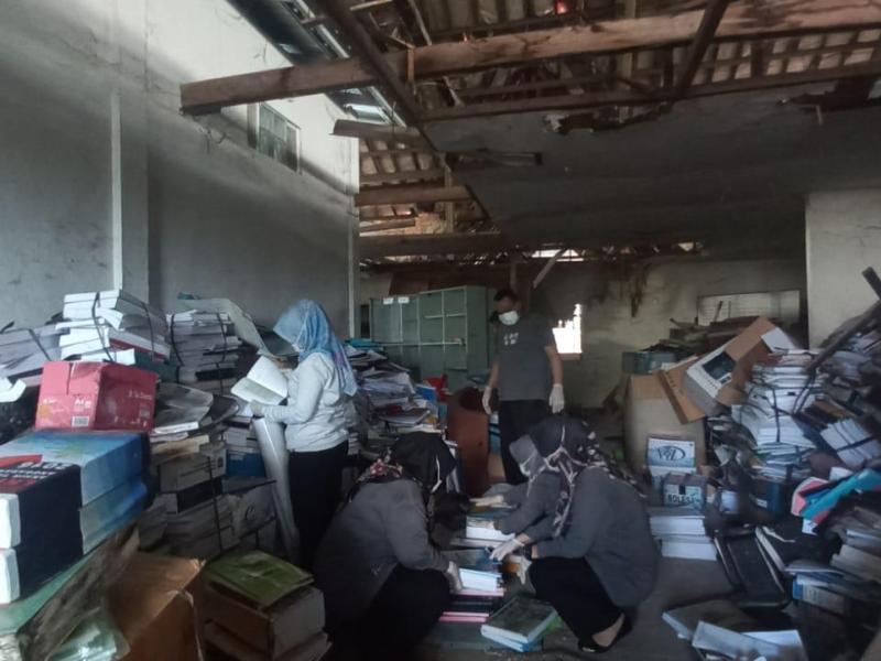 Tim Kearsipan DKPUS Melakukan Pendampingan Pemilahan Arsip di BAPPEDA Prov. Babel