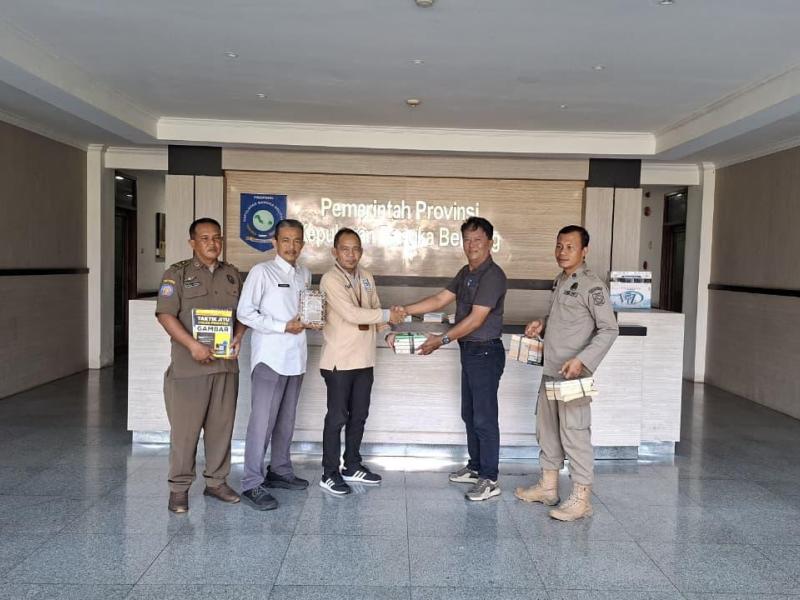 Penyerahan Hibah Buku Oleh Satuan Polisi Pamong Praja Prov. Kep. Babel, Kepada DKPUS Prov. Kep. Babel