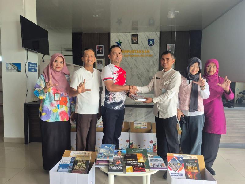 Hibah Buku dari Dinas ESDM Prov. Babel ke DKPUS Babel