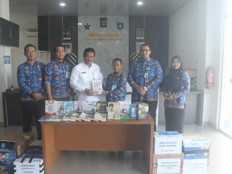 Penyerahan Hibah Buku Oleh Pj. Sekda Prov. Kep. Babel Kepada Dinas Kearsipan dan Perpustakaan Prov. Babel