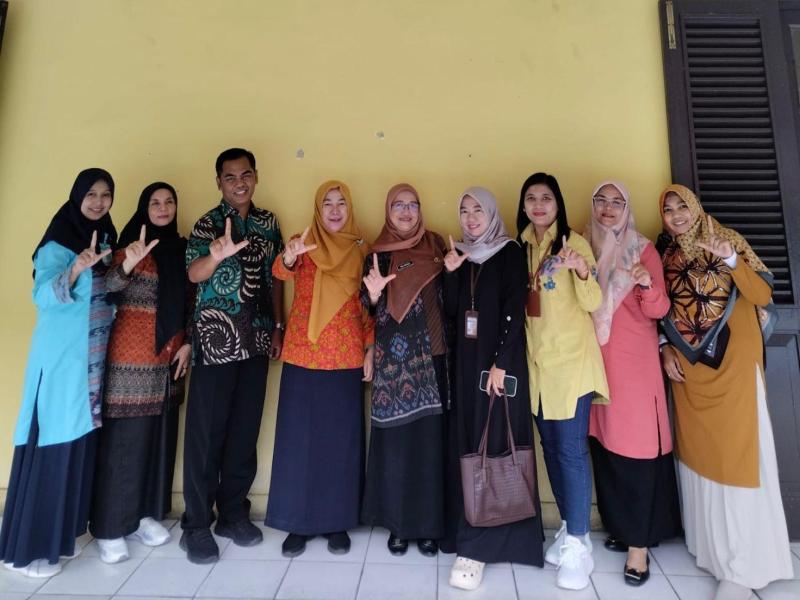 Kunjungan Dinas Kearsipan Dan Perpustakaan Kabupaten Bangka Tengah ke DKPUS Babel