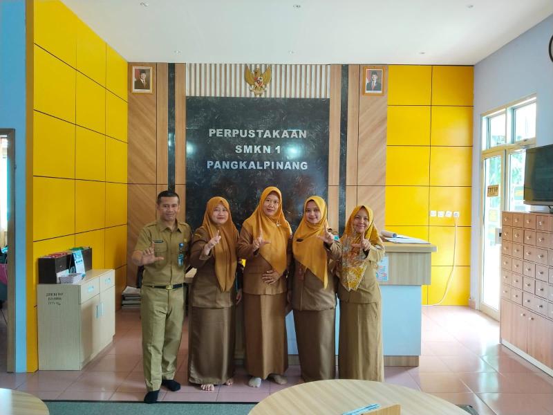 Tim Assesor DKPUS Babel Melakukan Pembinaan ke Perpustakaan SMKN 1 Pangkalpinang