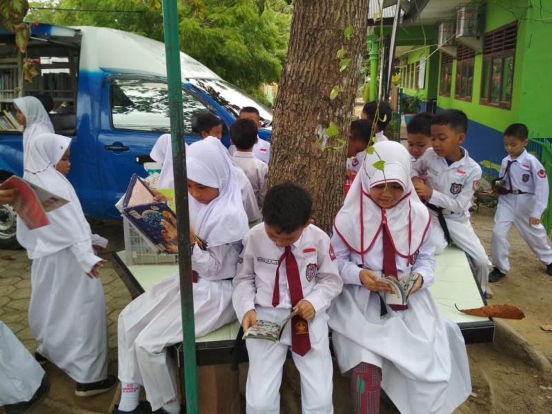 PELAKSANAAN PELAYANAN PERPUSTAKAAN KELILING  DINAS KEARSIPAN DAN PERPUSTAKAAN  PROVINSI KEP. BANGKA BELITUNG  DI SDN 10 SUNGAILIAT, KAB. BANGKA