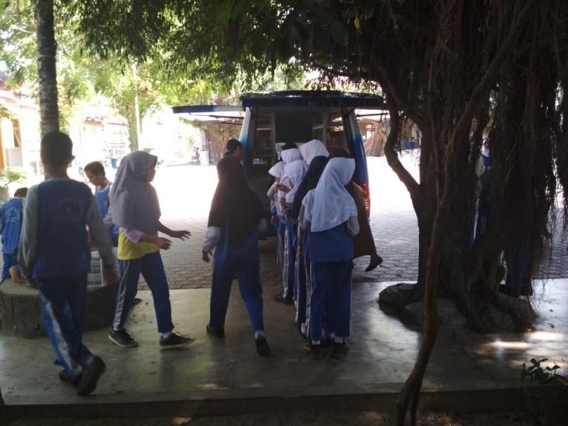 PELAKSANAAN PELAYANAN PERPUSTAKAAN KELILING  DINAS KEARSIPAN DAN PERPUSTAKAAN  PROVINSI KEP. BANGKA BELITUNG  DI SDN 1 MERAWANG KAB. BANGKA
