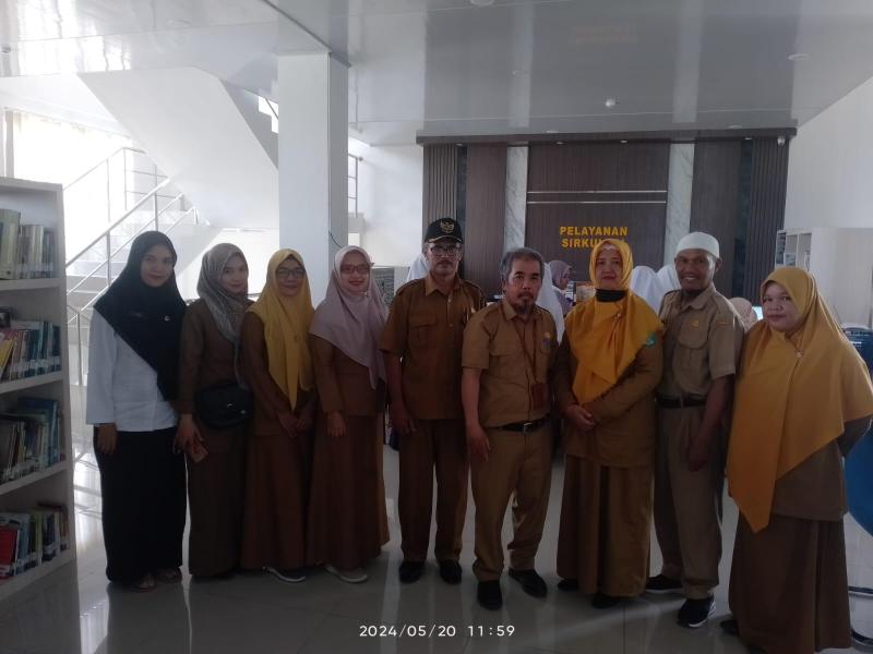 Kepsek dan Guru SDN 19 Sungailiat Belajar ke Perpusprov Babel