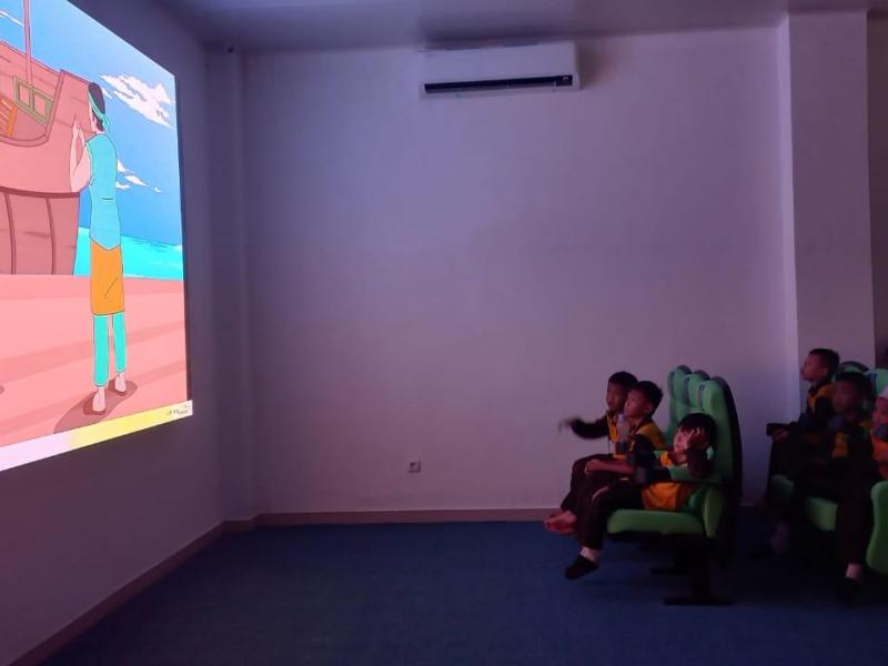 Anak-anak SD IT Adh-Dhuha Diajak Nonton Cerita Rakyat di Studio Mini GLP Babel 