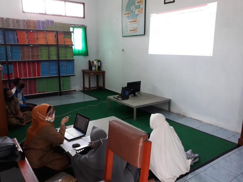 DKPUS Lanjutkan Pembinaan ke Dua Perpustakaan SMKN 2 dan SMAN 1 Tanjungpandan 