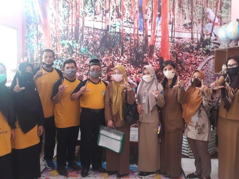 Giliran Perpustakaan "Pelawan Hijau" Namang Dinilai Tim Juri Lomba DKPUS Babel