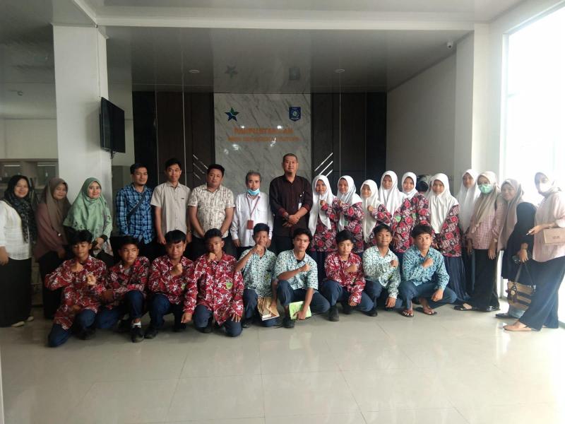 Puluhan Siswa SMPN 5 Simpang Teritip Diajak Belajar ke GLP Babel
