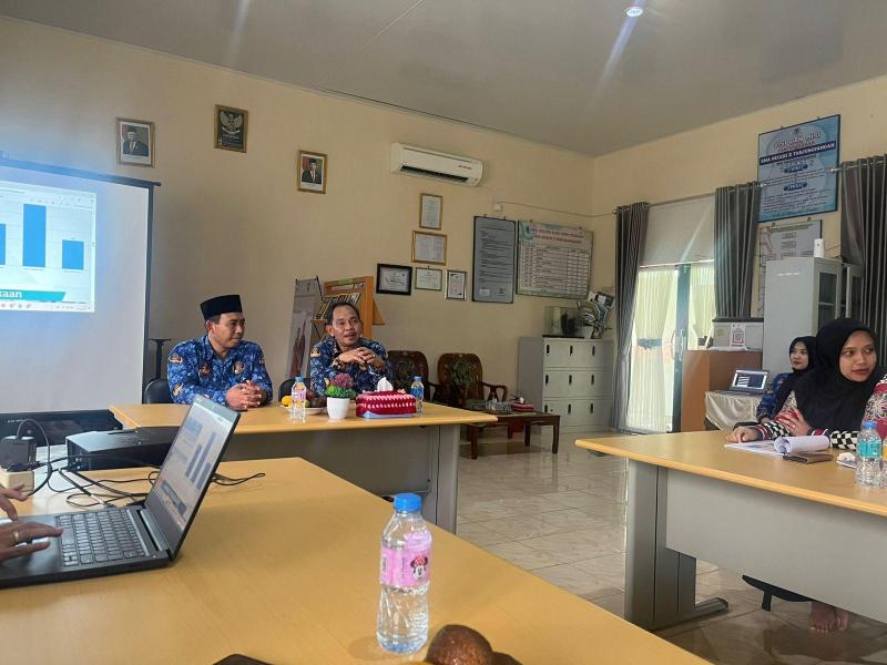 Plt Kepala DKPUS Babel Pimpin Pembinaan ke Perpus SMAN 2 Tanjungpandan