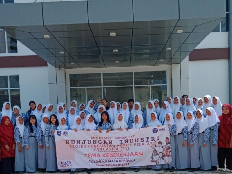 Kunjungan ke Perpusprov, Berharap Menumbuhkan Jiwa Kreatif Siswa SMKN 1 Sungailiat 